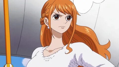 One Piece, Nami in questo cosplay controlla il clima in riva al mare.