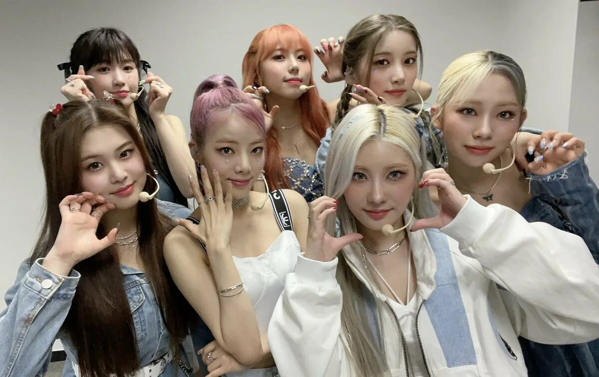 Группа purple kiss участники. Участницы группы purple kiss. Перпл кисс участницы. Перпл кисс участницы. Участницы группы purple kiss.