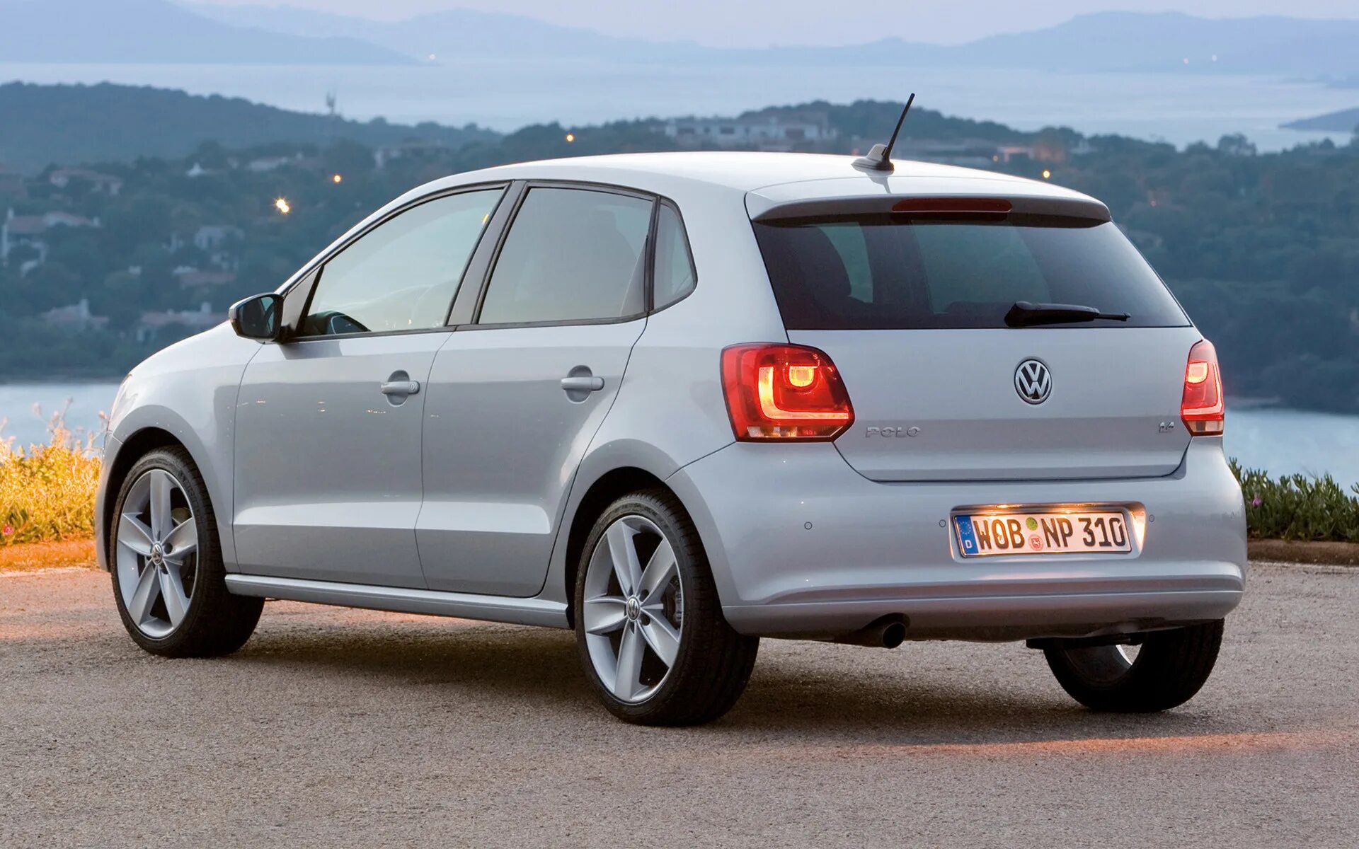 Volkswagen hatchback. Volkswagen Polo 5 Hatchback. Volkswagen Polo Hatchback 2014. Поло Фольксваген хетч хэтчбек. VW Polo 2016 Hatchback.