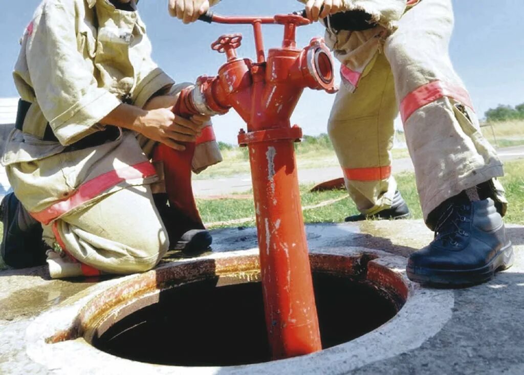 Наружный водопровод испытания. Пожарный гидрант. Гидрант водопроводный. Пожарный гидрант и пожарная колонка. Источники противопожарного водоснабжения.