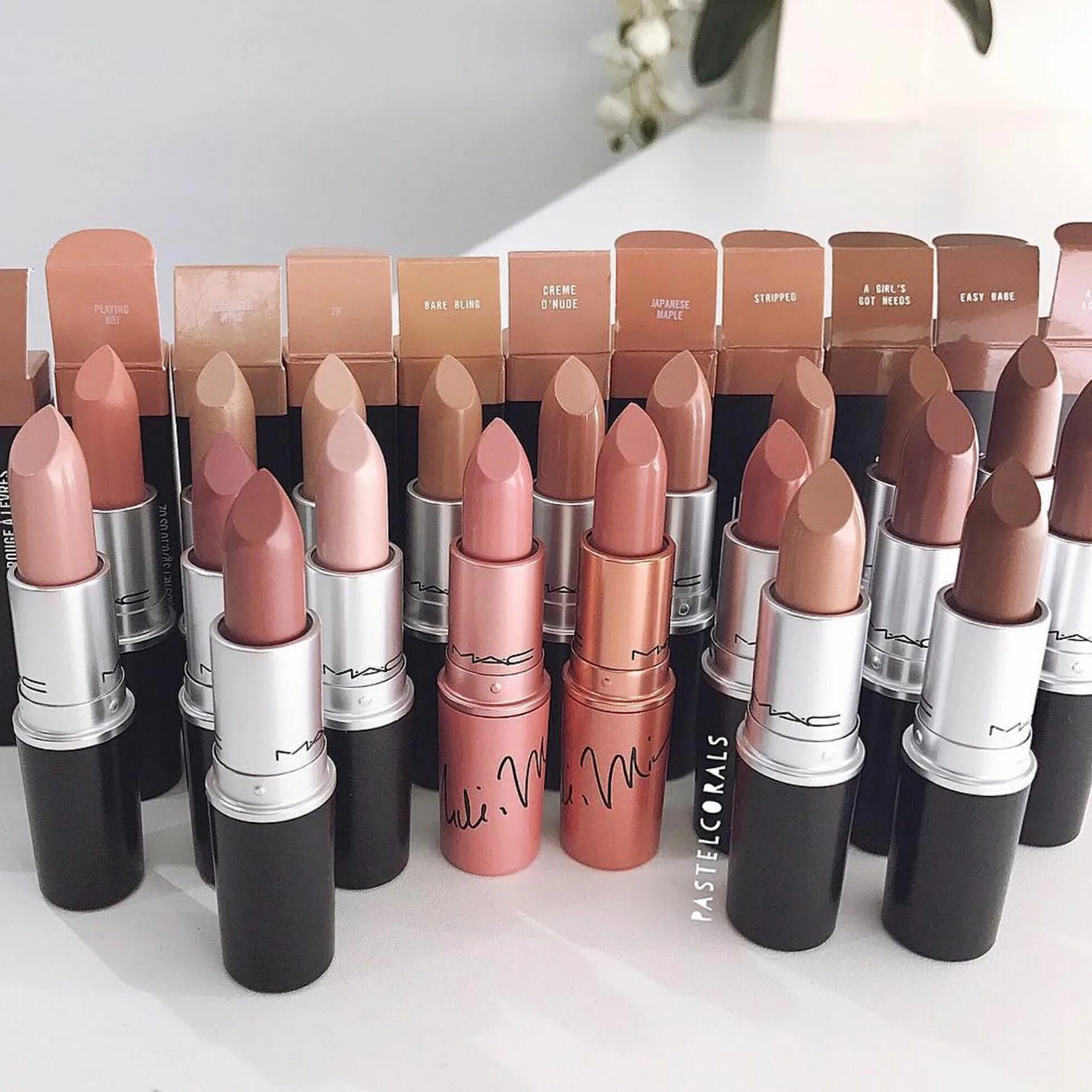 Mac d. Mac помада bronx. mac shrimpton помада. mac тон 69 помада. помады mac lipstick nude палитра.