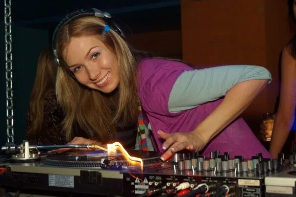 Дж 56. Диджей света и Миксон. Диджей DJ sveta. DJ sveta фото.