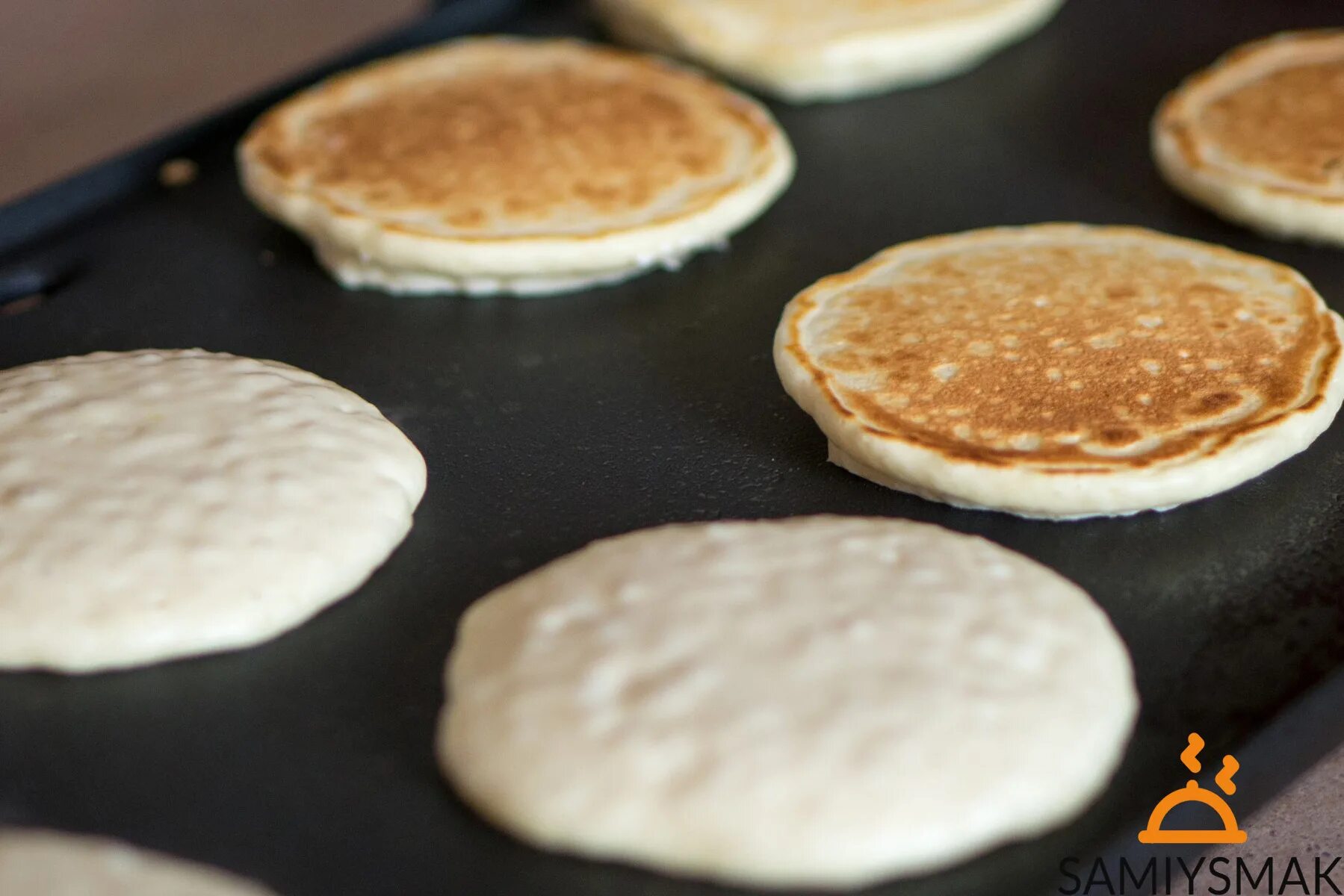 Pancake 7. Панкейки на сковороде. мини панкейки. панкейки на кислом молоке. turnover pancakes.