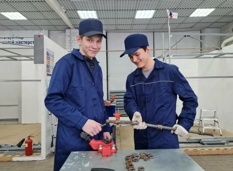 Каменщик фото. С наступающим 2022 строители. Кузнечевский кскм. Строители в россии. Андрей бессерт архангельск.