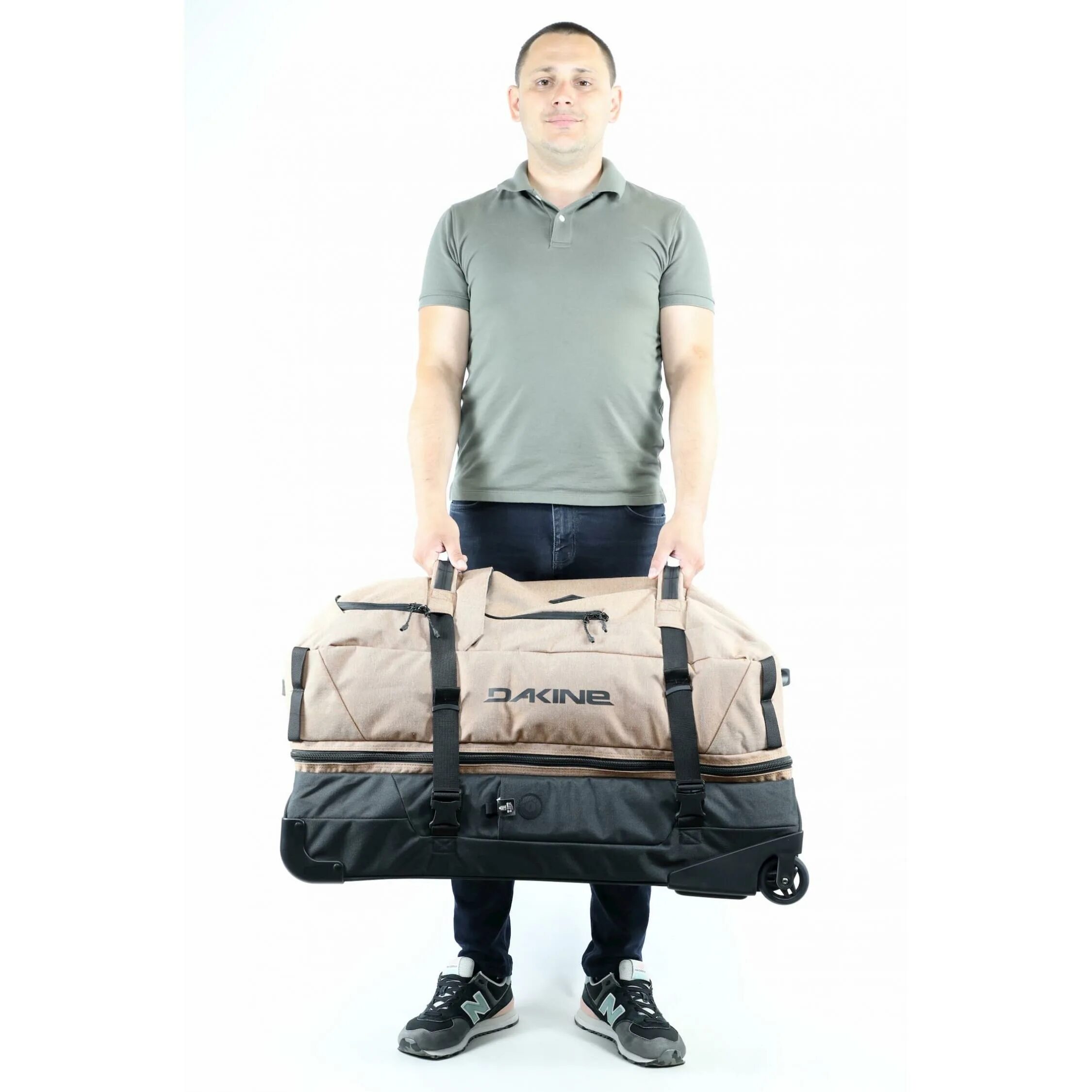 L ready. Сумка спортивная на колесах Дакайн. Dakine transport Split Roller Bag. Сумка Dakine Split Roller, 100 л цвет Lattice Floral. Сумка дорожная на колесах Dakine Split Roller 110l Squall купить.