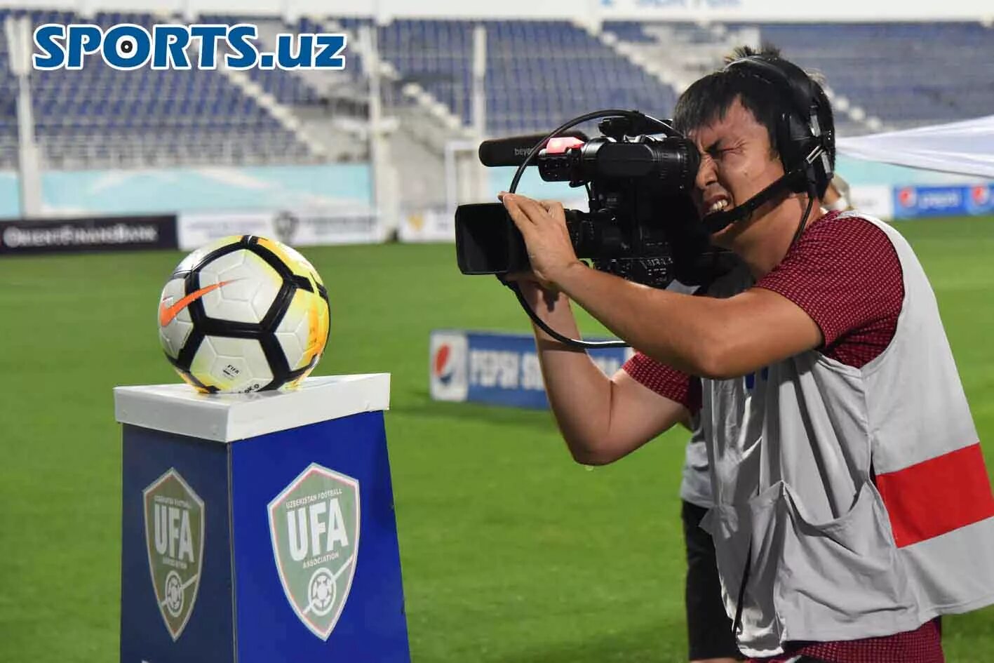 Sport jonli efir futbol. Sport TV Uzbekistan Jonli. Суяк уйини. Калмарлар уйини. Қизилқум нефтчи жонли ефер.