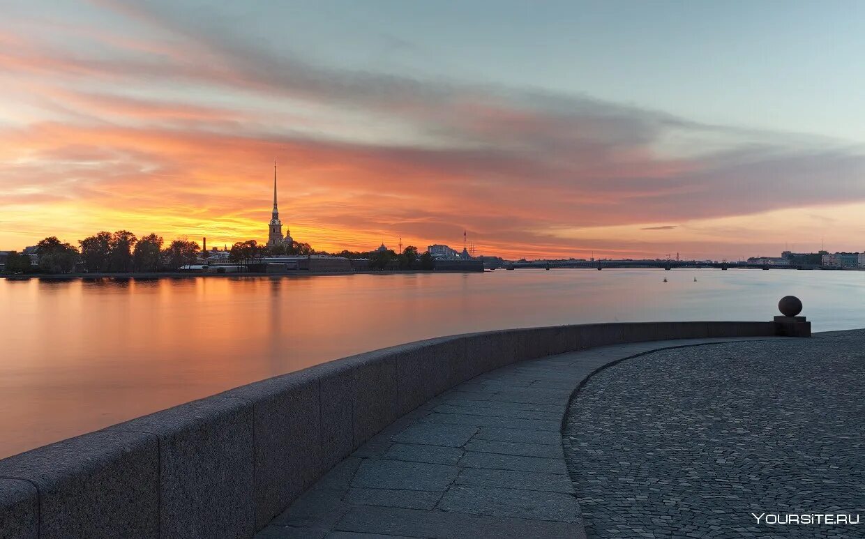 Насколько спб. Набережная реки Невы. Белые ночи в Питере.