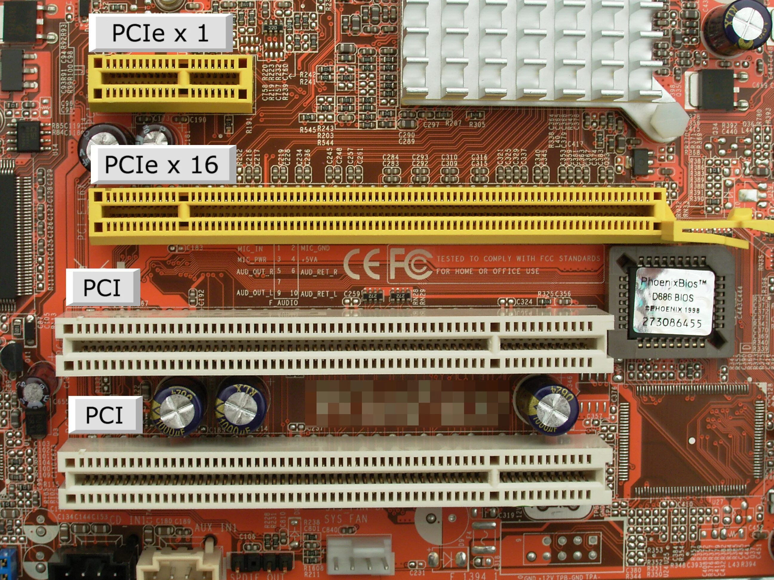 Слот шины PCI-Express. Слот PCI Express x16. Слот шины PCI. Разъёмы видеокарт PCI И AGP.