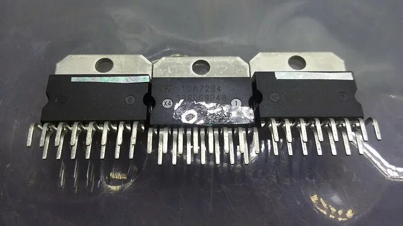 M27c256b-10f1. На микросхеме ir2113. Керамические микросхемы. Микросхемы hd64f39079flzv. Микросхема импортные.