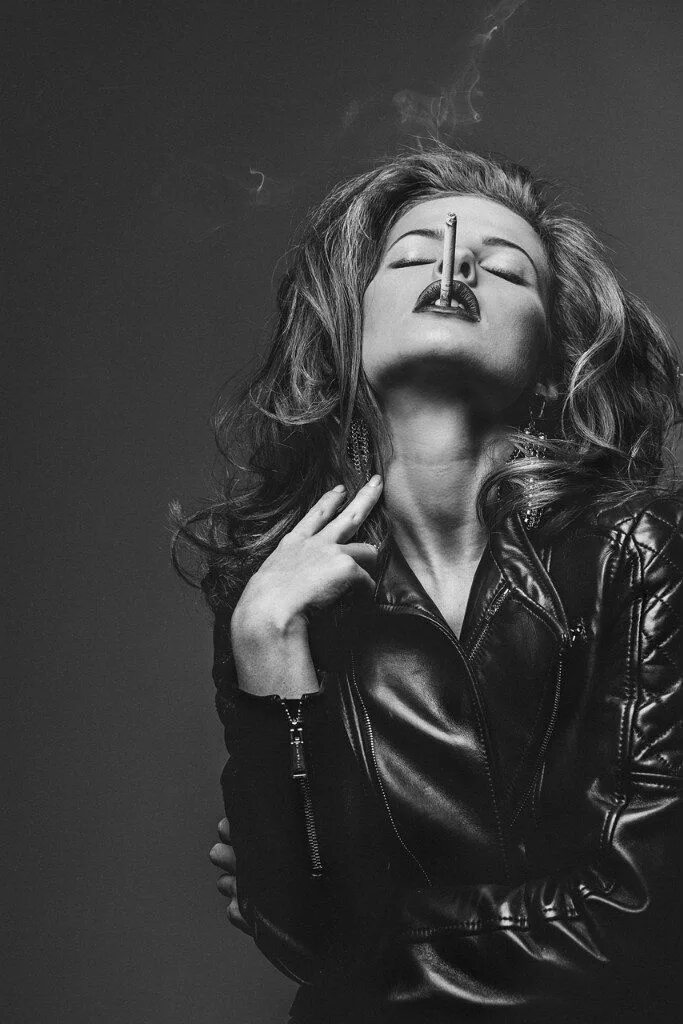 Дерзкая девушка. Красивые дерзкие девушки. Брутальные девочки. Брутальные девочки. Брутальная девушка.