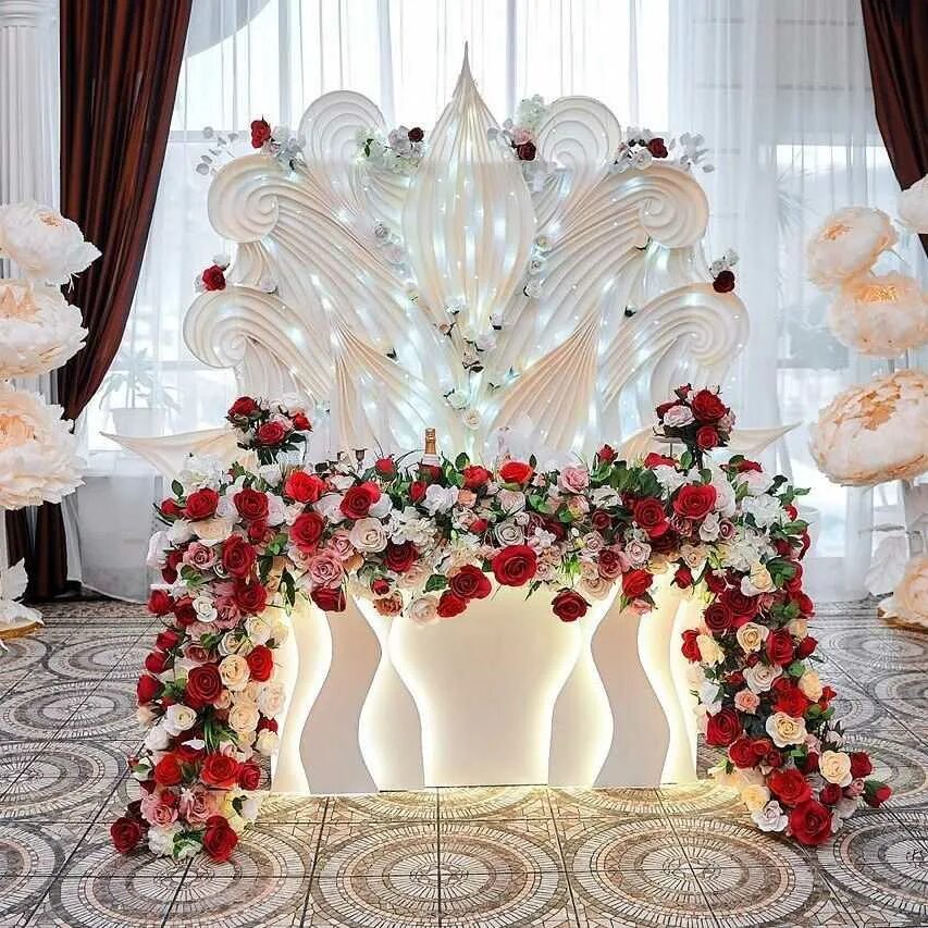 Декор свадебного зала. Оригинальное оформление зала. Украшение свадьбы цветами. Президиум жениха и невесты в стиле тиффани. Оригинальное оформление зала.