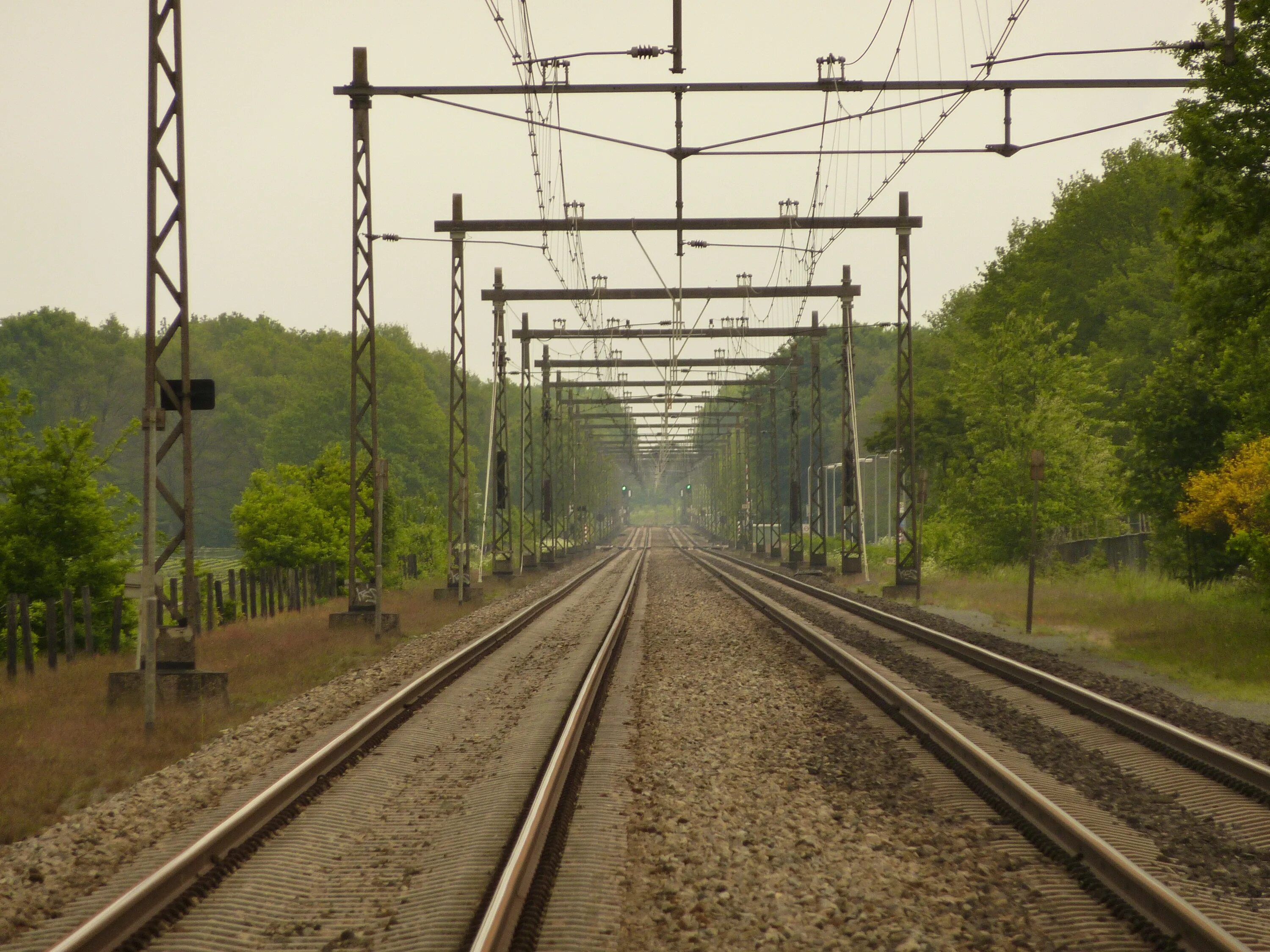 Railway line. Железнодорожные линии. Линия железной дороги. Поезд линиями. Параллельные дороги.