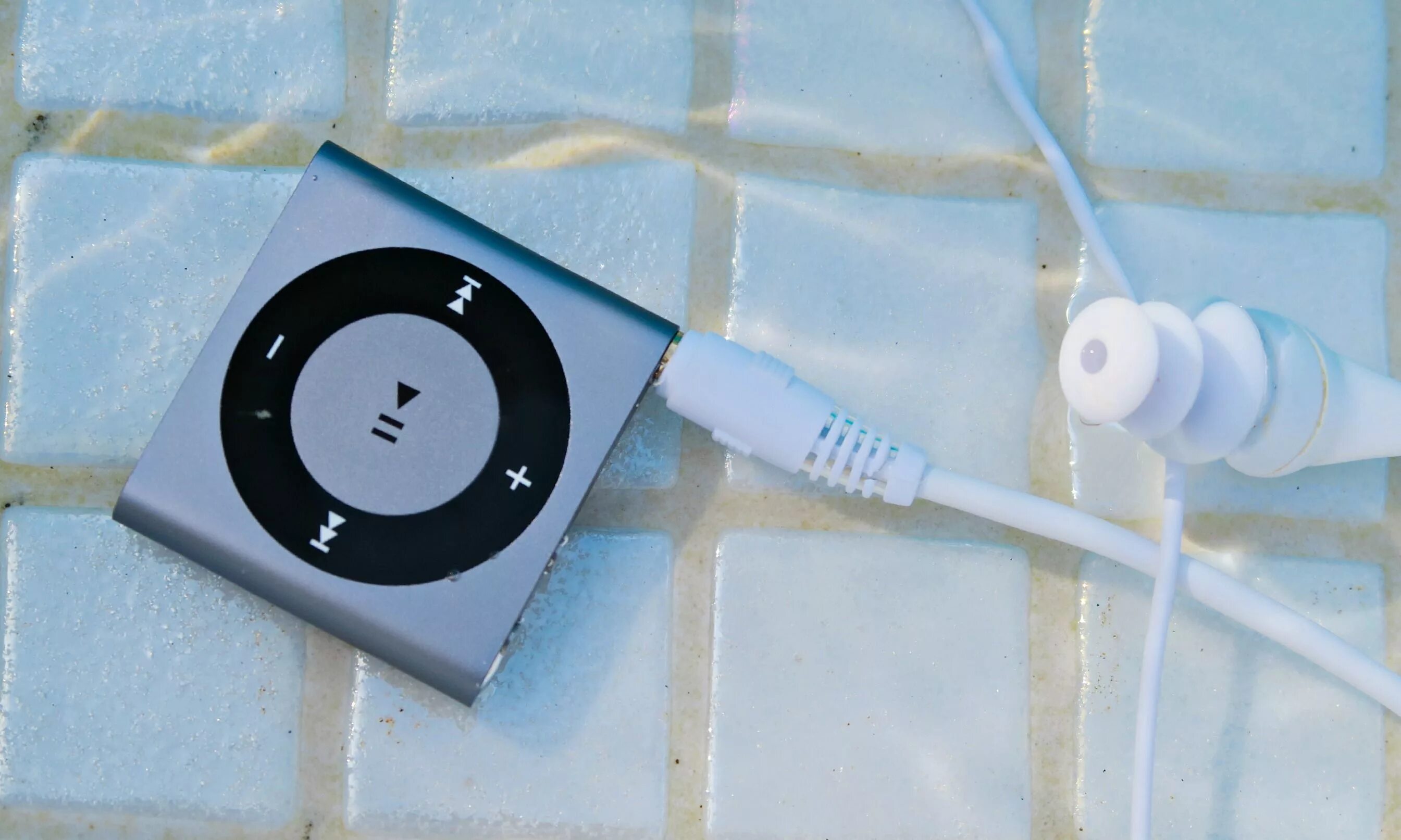 Swim IPOD. Чехол для IPOD Shuffle силиконовый. Qilive AP-026 наушники.