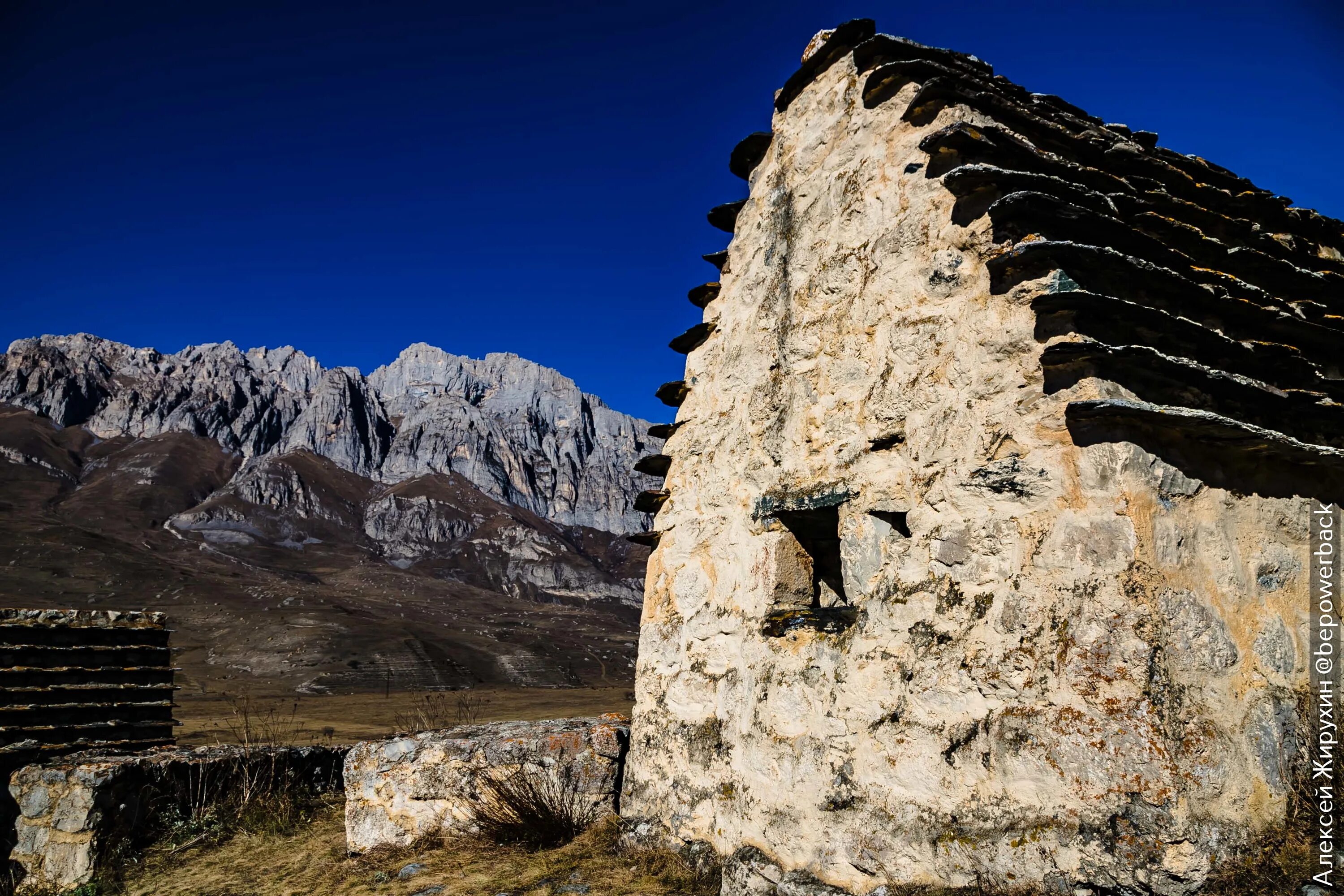город призрак 1978. заброшенный город кадыкчан магаданской области. городок призрак в подмосковье. башня байматовых даргавс. даргавс в северной осетии.