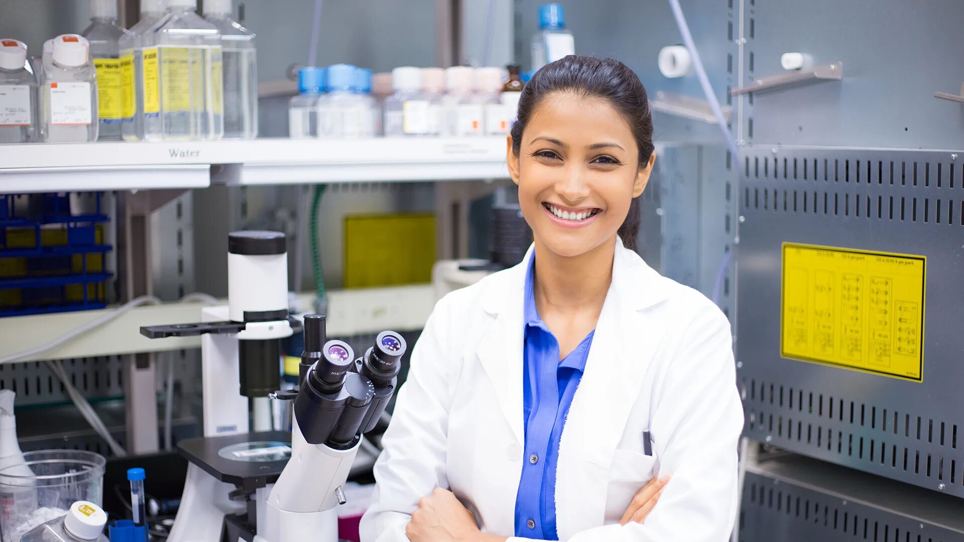 R d лаборатория. Лаборатория. врачи в лаборатории фото. lab technician. ученые гематологи.