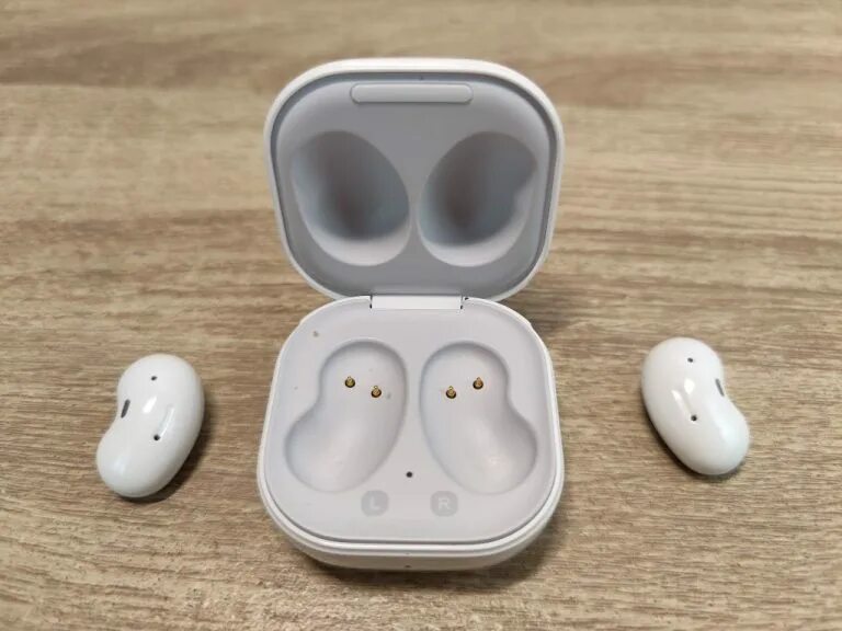 Наушники беспроводные samsung galaxy live. Беспроводные наушники Samsung Galaxy Buds Live. Наушники самсунг Buds 2022. Samsung Galaxy Buds Live коробка. Наушники true Wireless Samsung Galaxy Buds Live черный.