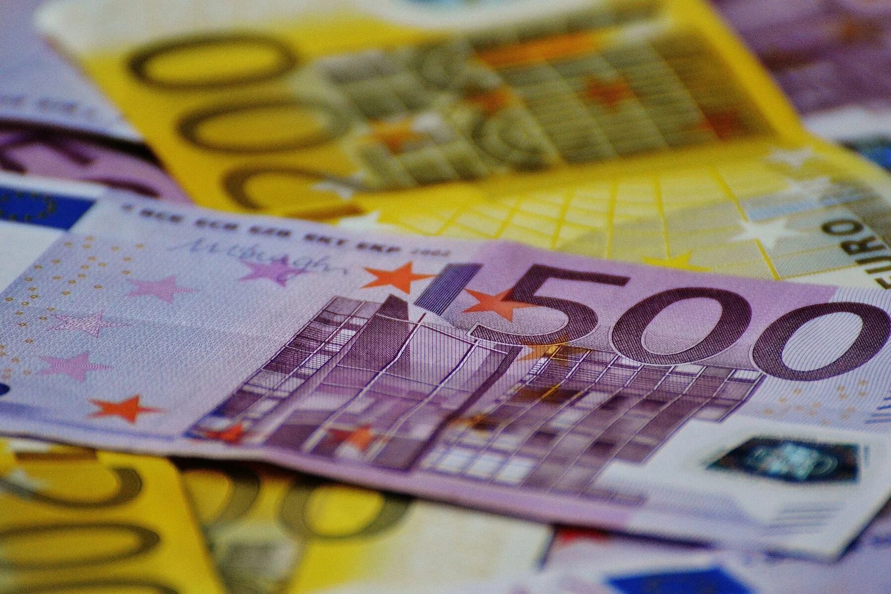 Национальная валюта евро. Деньги евро. Евро валюта. Евро картинки. Евро купюры и монеты.