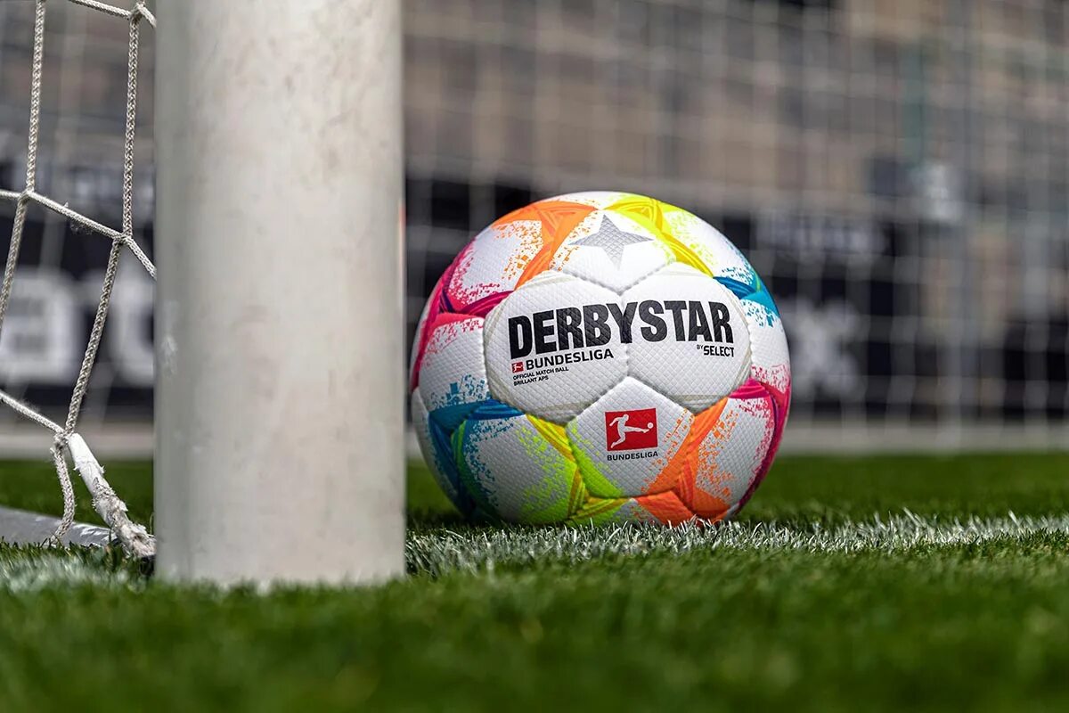 Бундеслига 2 2023 2024. Мяч Derbystar Bundesliga. Дербистар Бундеслига мяч. Мяч Бундеслиги 2022 2023. Derbystar мяч Bundesliga 23/24.