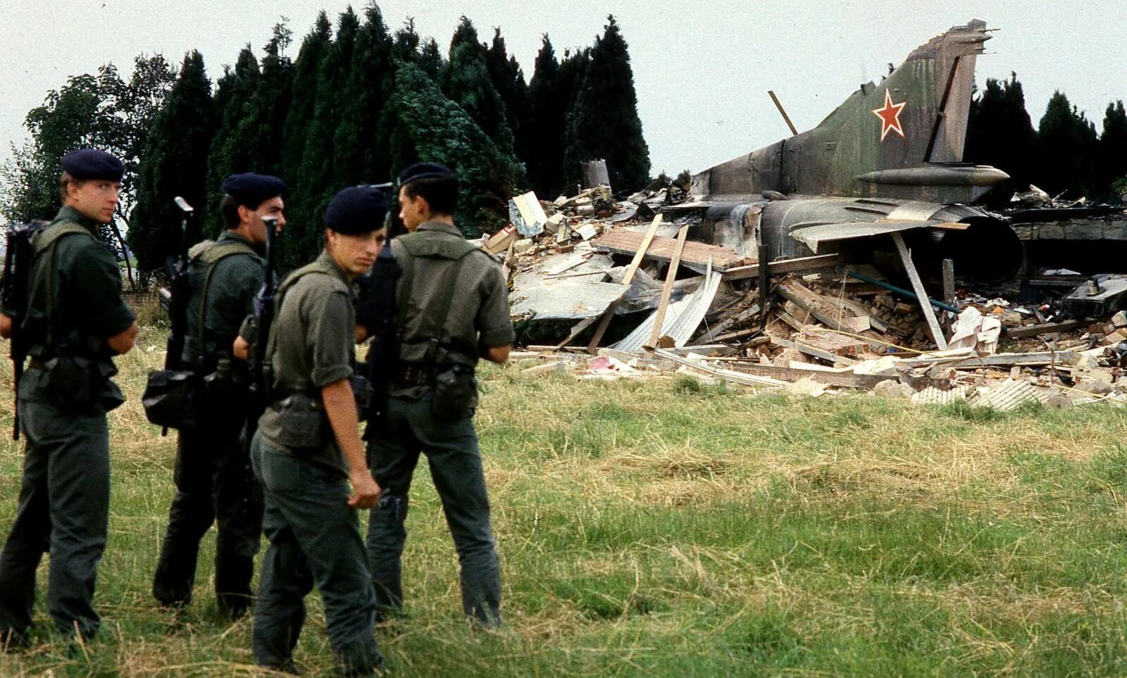 Сбежавший истребитель. Катастрофа миг-23 в Бельгии 4 июля 1989 года. Миг 23 упал в Бельгии 1989 год. Катастрофа миг-23 в Бельгии. 1989 Катастрофа миг 23 в Бельгии.