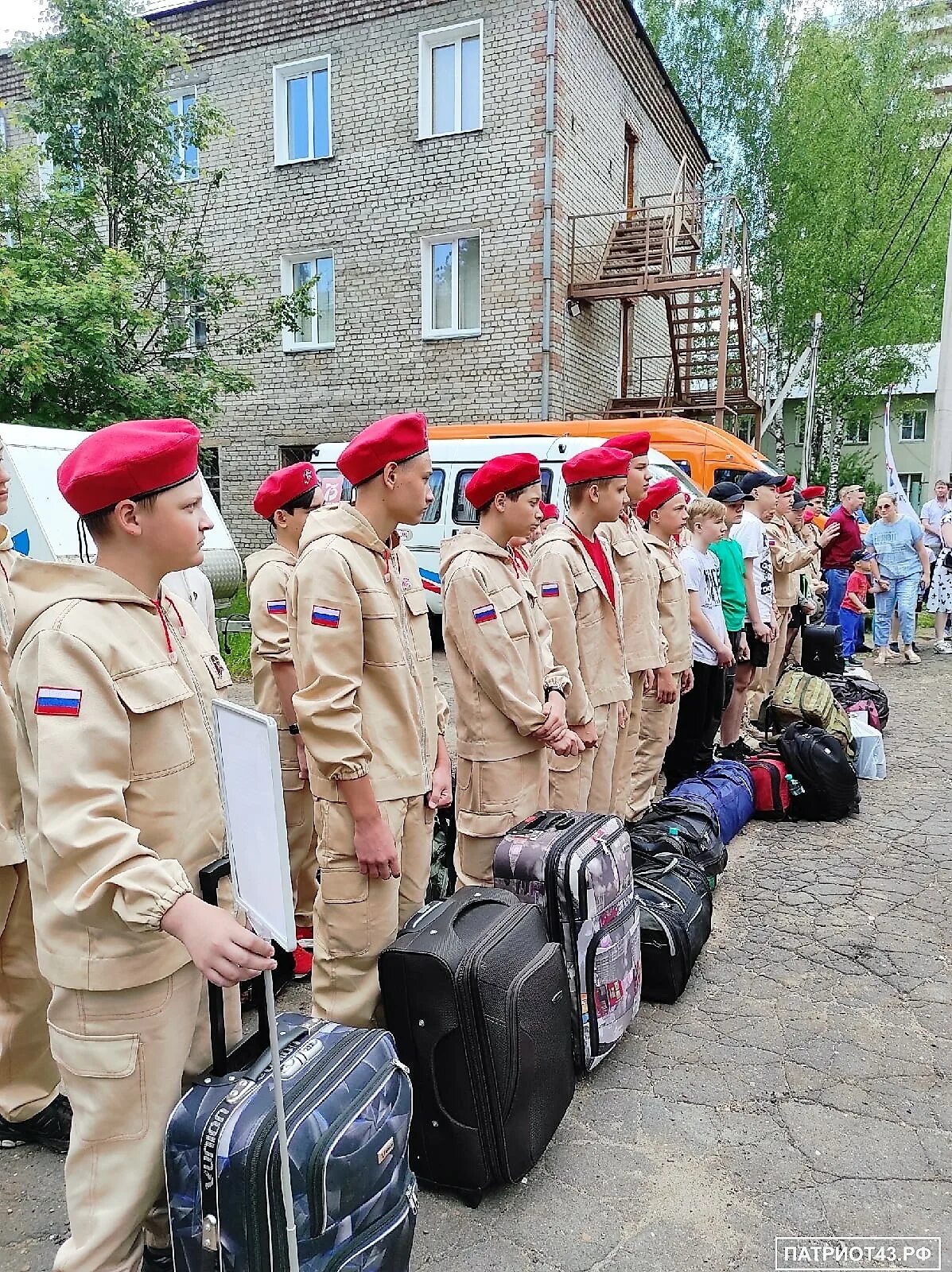 Смена юнармеец. Лагерь Юнармия Емельяново. Юнармеец лагерь Анапа. Лагерь Юнармеец Нижегородская область. Лагерь Юнармии в Емельяново.