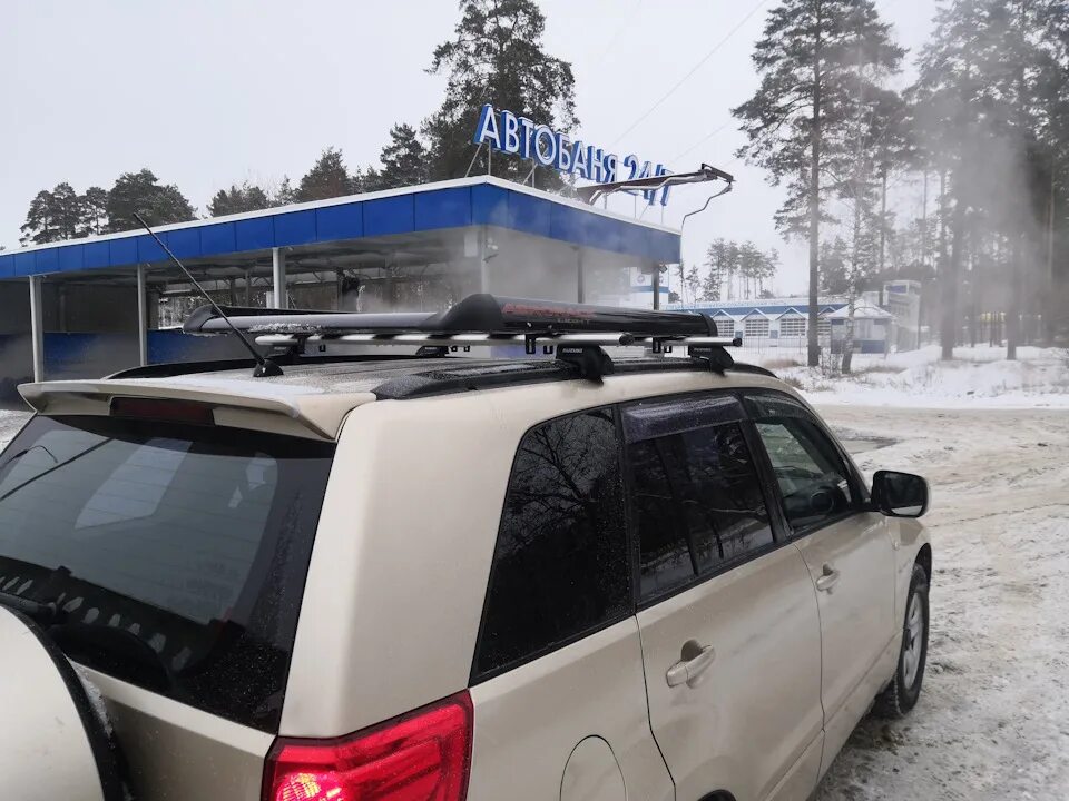 Багажник на крышу Сузуки Гранд Витара 2011. Багажник на крышу Suzuki Grand Vitara. Grand Vitara 2024 Thule багажник. Рейлинги Гранд Витара.