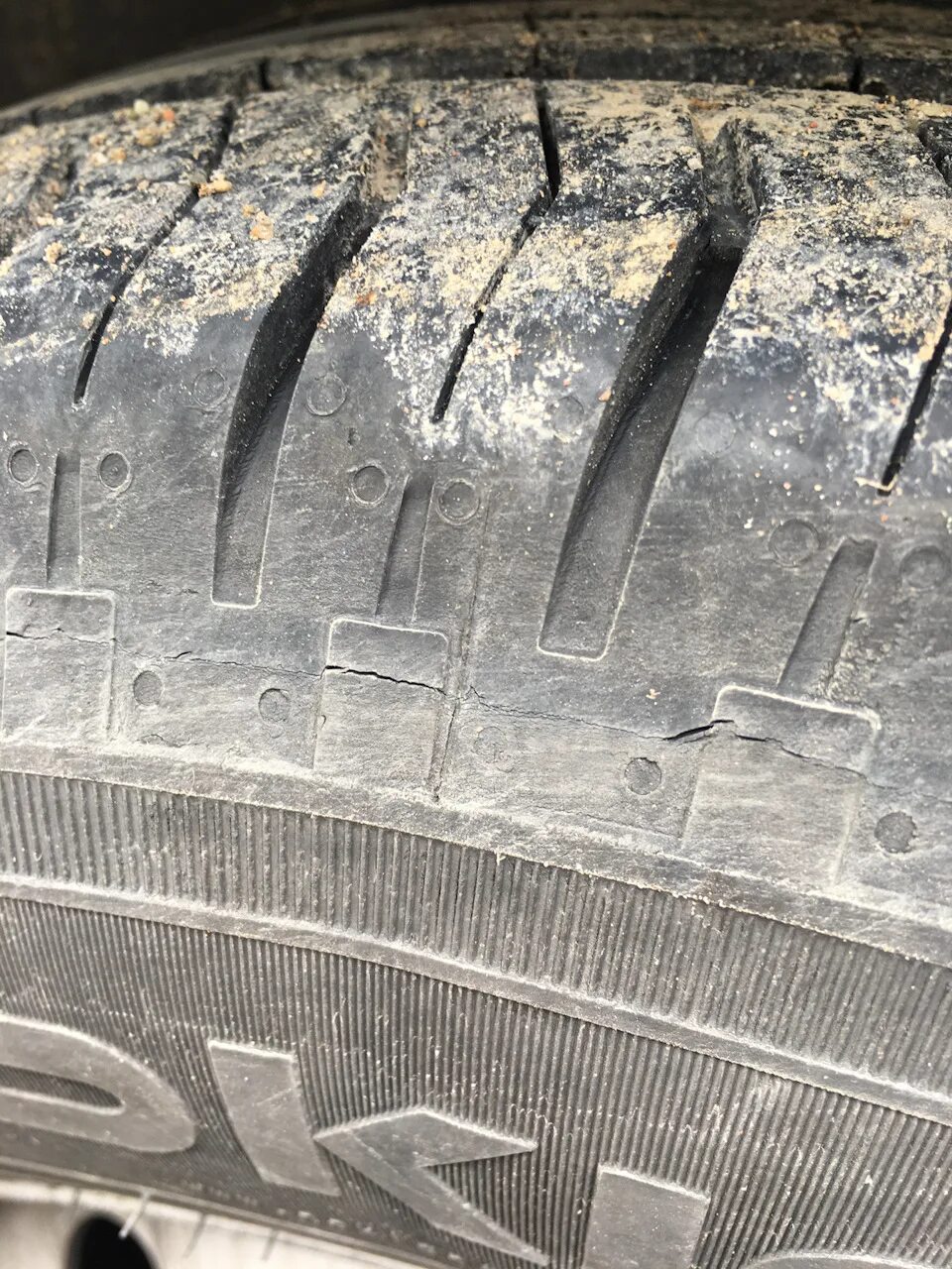 Трещины на шинах