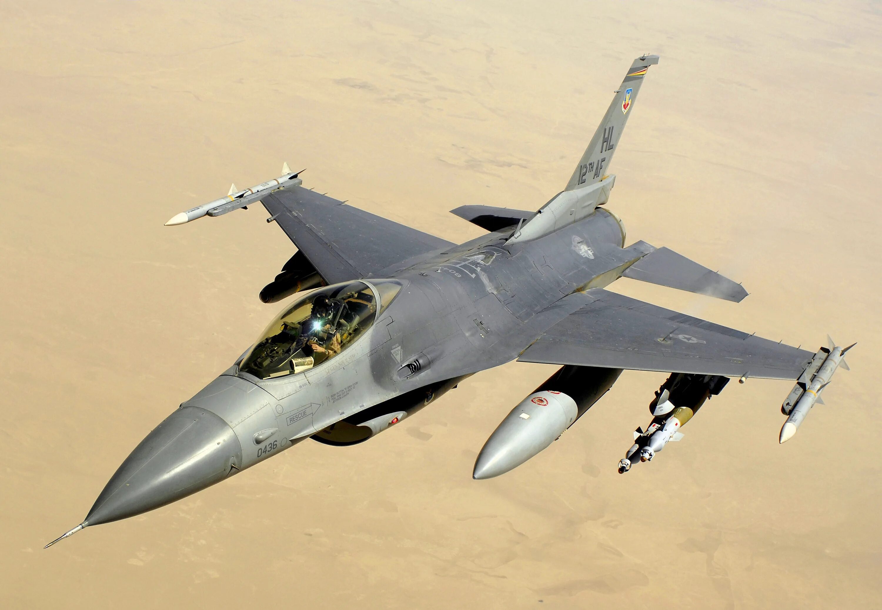 F 16а. F16 истребитель. Американский истребитель f-16. F 16 Falcon. F-16 Fighting Falcon.