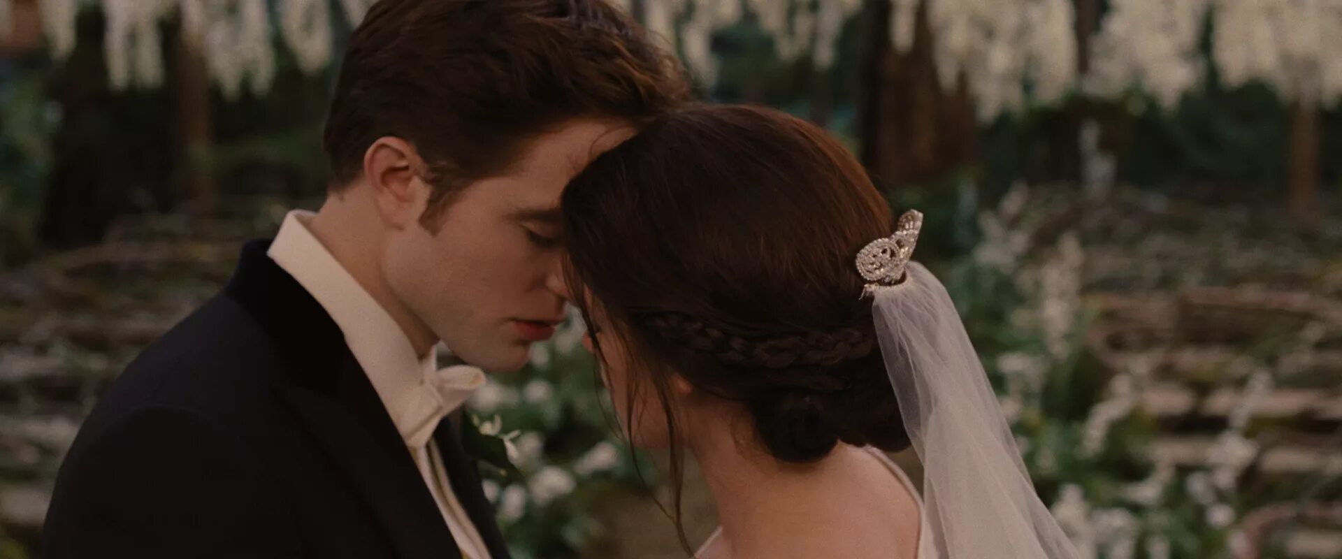 Сумерки рассвет 1 хороший качество. Сумерки сага рассвет часть 1. сумерки сага свет часть 1. фильм сумерки сага рассвет свадьба. фильм сумерки сага рассвет часть 1.