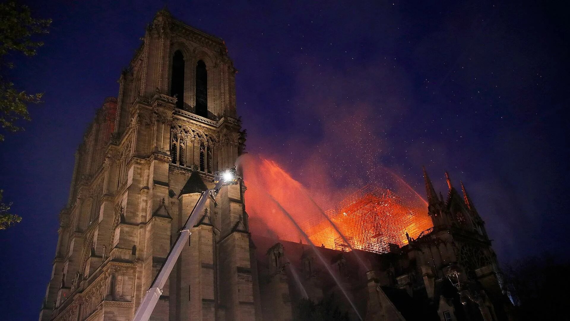 Ария нотр дам де. Пожар в соборе Парижской Богоматери (2019).