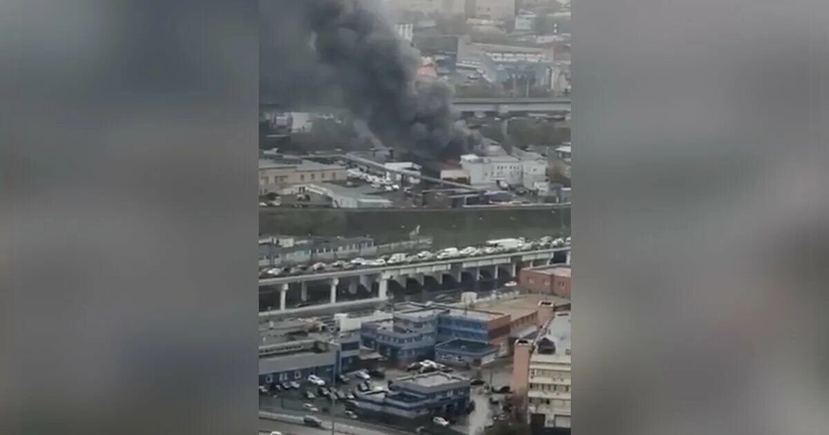 Пожар на юго востоке москвы. Пожар в автосервисе в москве добролюбова дом 1. Пожар в административном здании в москве. Москва 24 пожары. Пожар в москве владыкино 24.