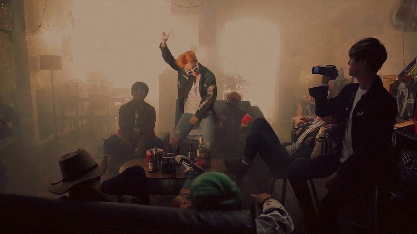 Bts run 1. Bts эра hyyh. bts hyyh. bts эра ран. бтс из клипа ран.
