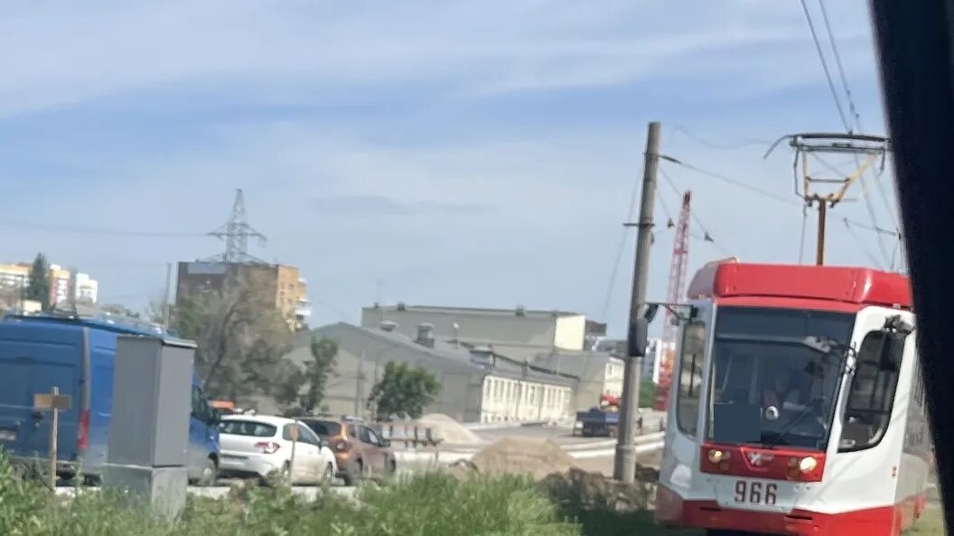 Ремонт трамвайных путей в самаре на новосадовой. Самарское депо трамваев. Трамвай на Ново садовой в Самаре. Трамвай сошел с рельсов Самара. Новые трамваи.