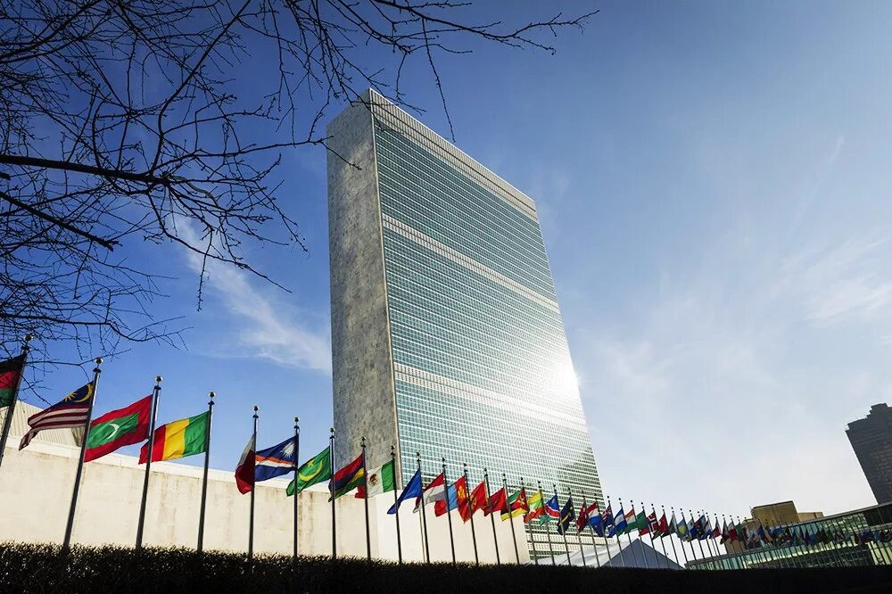 Организации оон в сша. Здание ООН В Нью-Йорке. Здание Генеральной Ассамблеи ООН В Нью-Йорке. Здание штаб-квартиры ООН В Нью-Йорке. Штаб-квартира ООН Оскар Нимейер.
