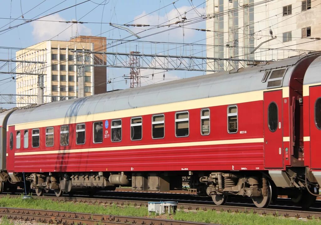 Билеты от екатеринбурга до москвы. Екатеринбург москва поезд дешевый. Вагон демидовский экспресс. Поезд урал свердловск москва. Поезд 025 воронеж москва.