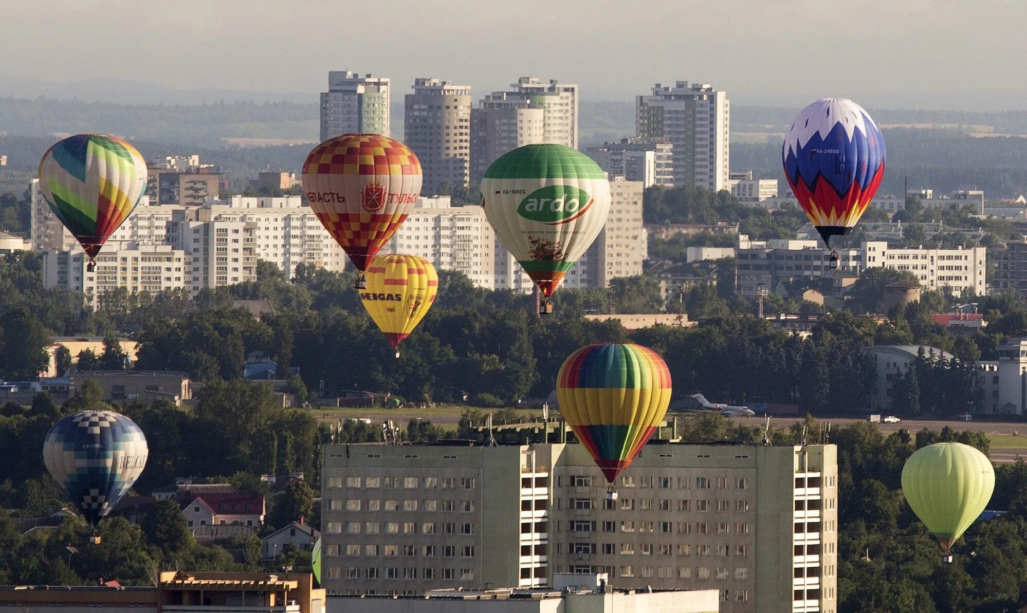 Московский воздушный шар. Воздушные шары над Москвой. Воздушный шар над Москвой. Воздушные шары Минск.