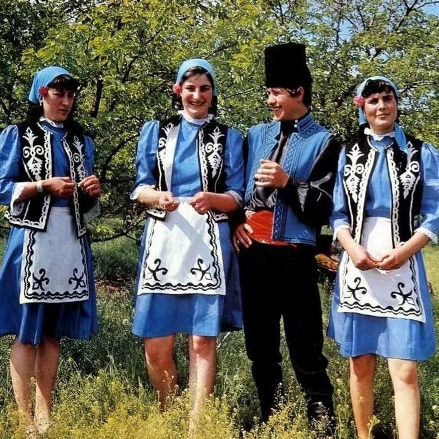 Гагауз национальность какая. Народности молдавии гагаузы. нация гагауз. молдаване гагаузы национальная одежда. гагаузия гагаузы.