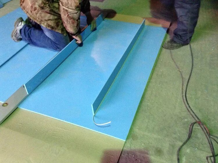 Сварка полипропиленовых листов. Пайка полипропилена листового. Сварка полипропиленовых листов. Сварка полипропилена ляйстером. Монтаж листа полипропилена.