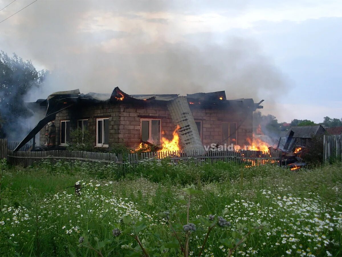 Пожар в нижней Салде вчера. Пожар в нижней Салде сегодня. Пожарные верхней салды. Пожар в нижней Салде сейчас. Нижняя салда ру