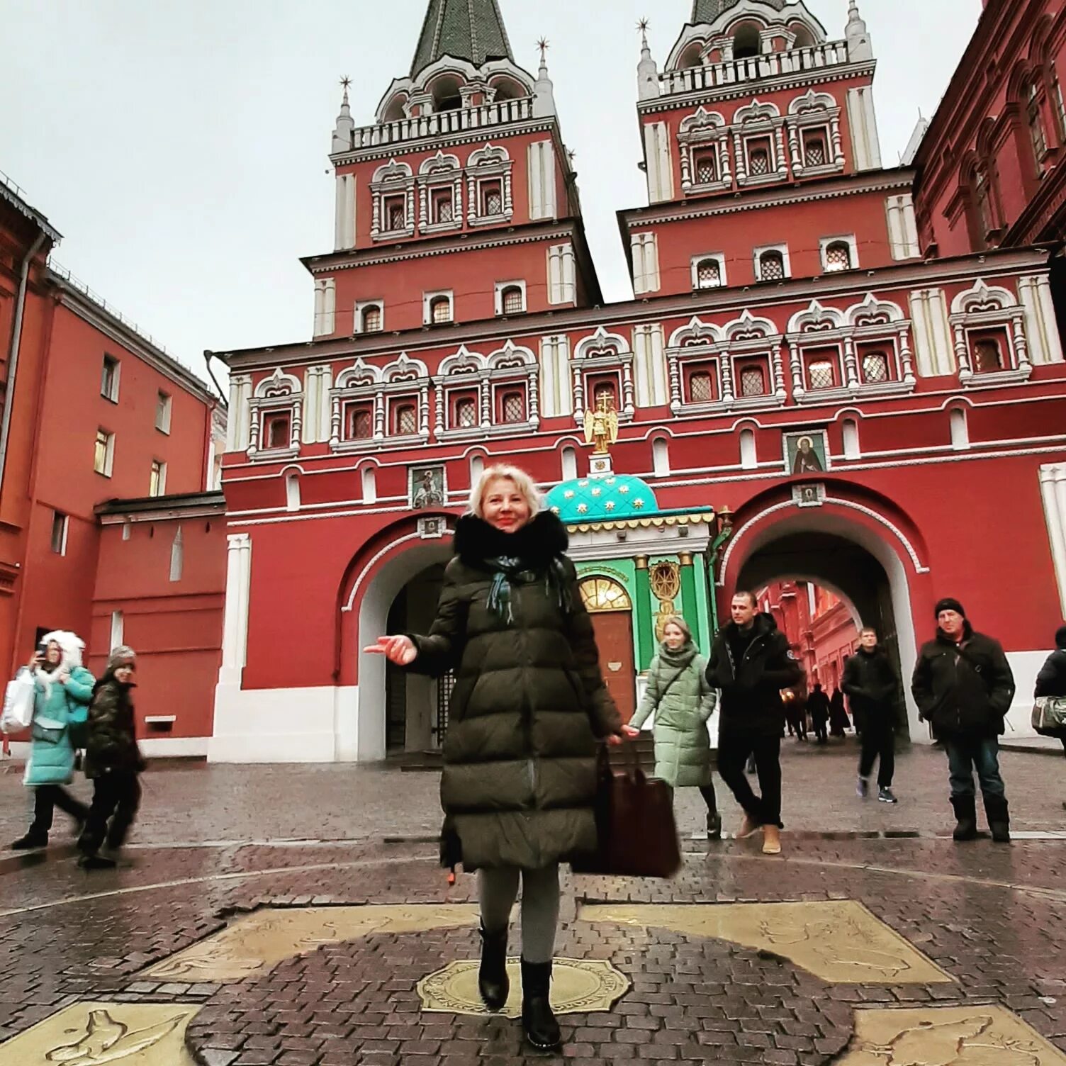 Нулевой километр в Москве на красной площади. Нулевая точка в Москве на красной площади. Нулевой Меридиан на красной площади. 0-Й километр Москва. Нулевой километр на красной