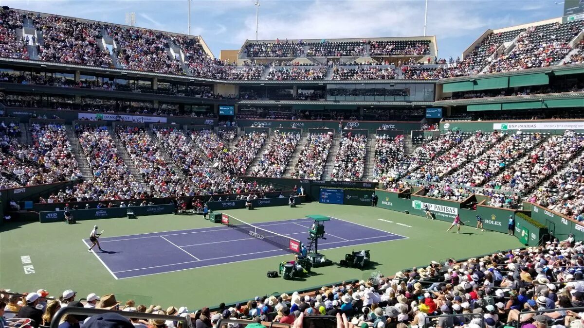 Теннис индиана результаты сегодня. ATP Индиан Уэллс. Индиан Уэллс WTA. Индиан Уэллс теннис 2021. Теннисный корт Индиан Уэллс.