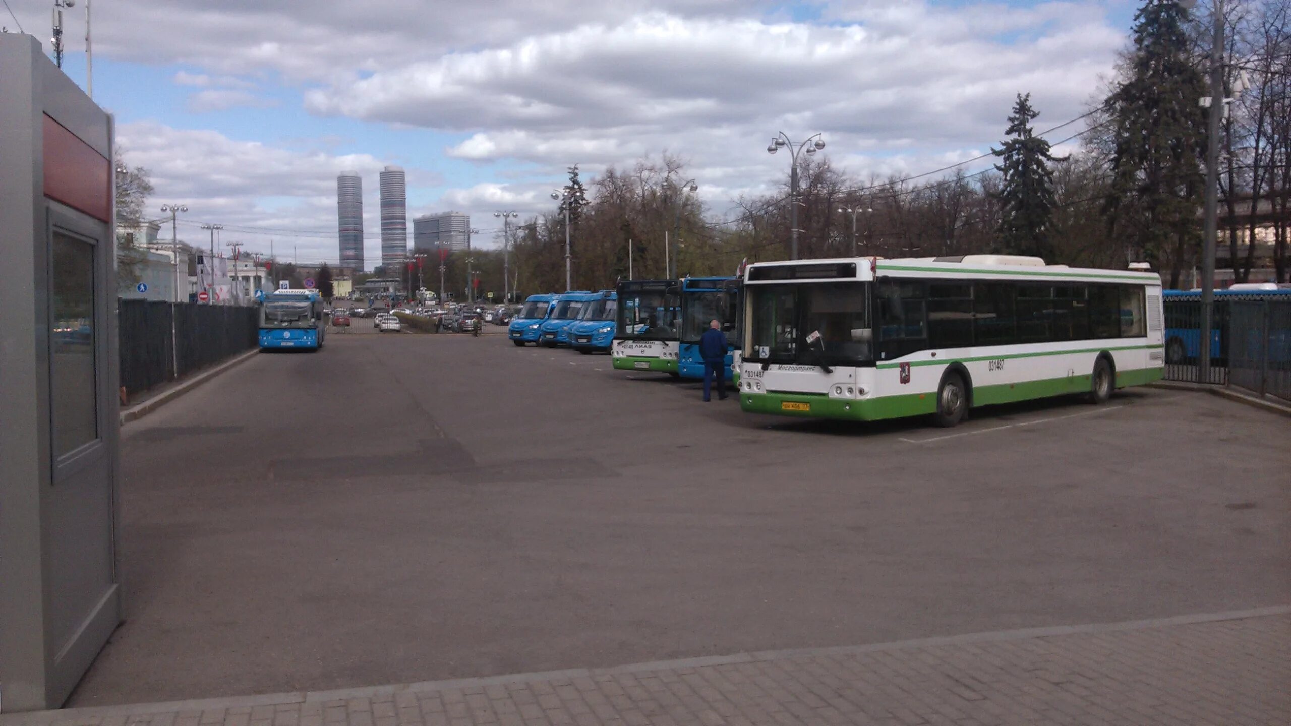 16 Автобусный парк Москва. 4 Автобусный парк Москва. Троллейбусная линия ВДНХ. Конечная станция ВДНХ Южная.