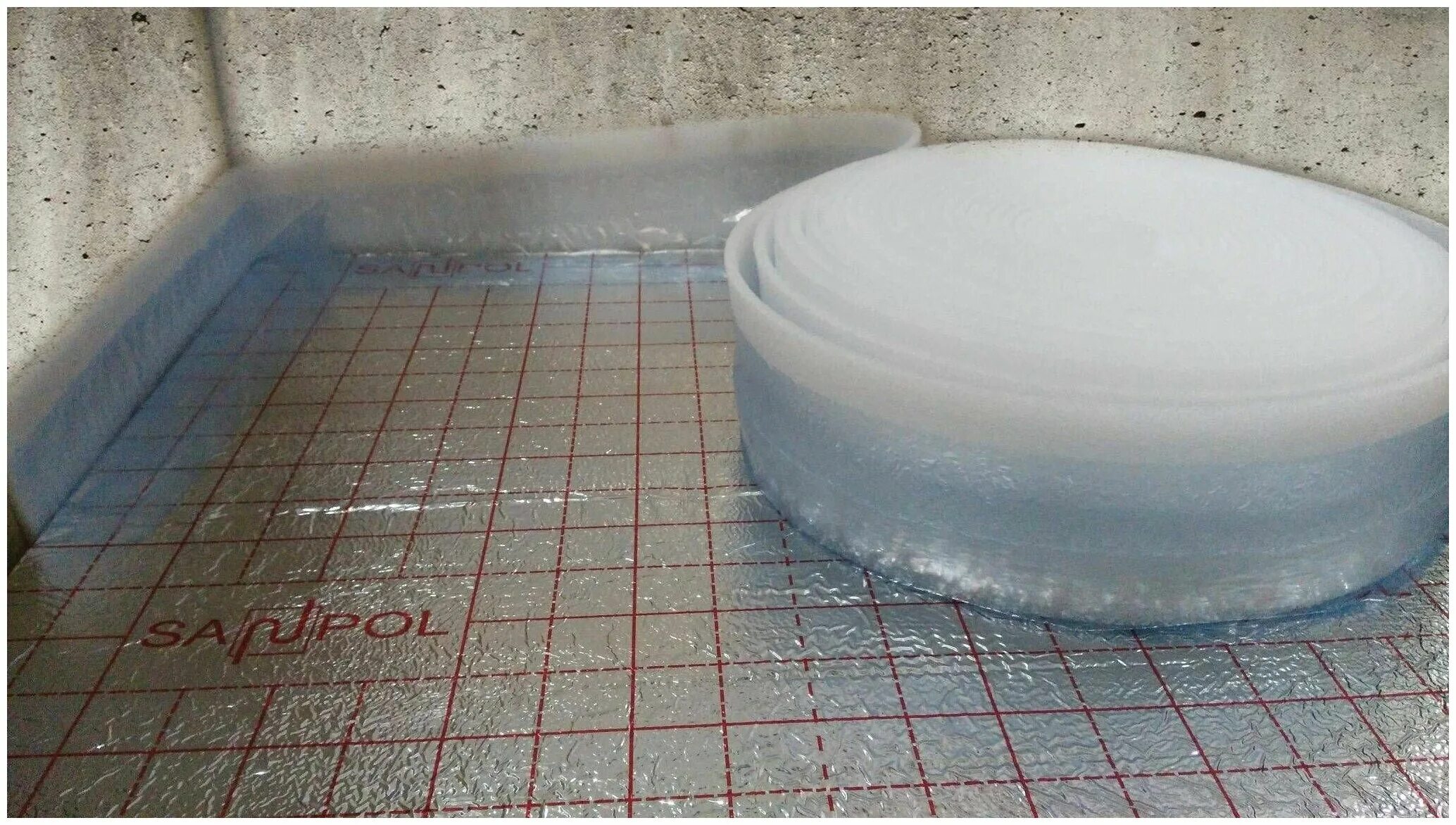 Демпферная лента 10*100 (25 м). Демпферная лента 200мм. Демпферная лента для стяжки пола. Демпферная лента 10 самокл. Демпферный для наливного пола.