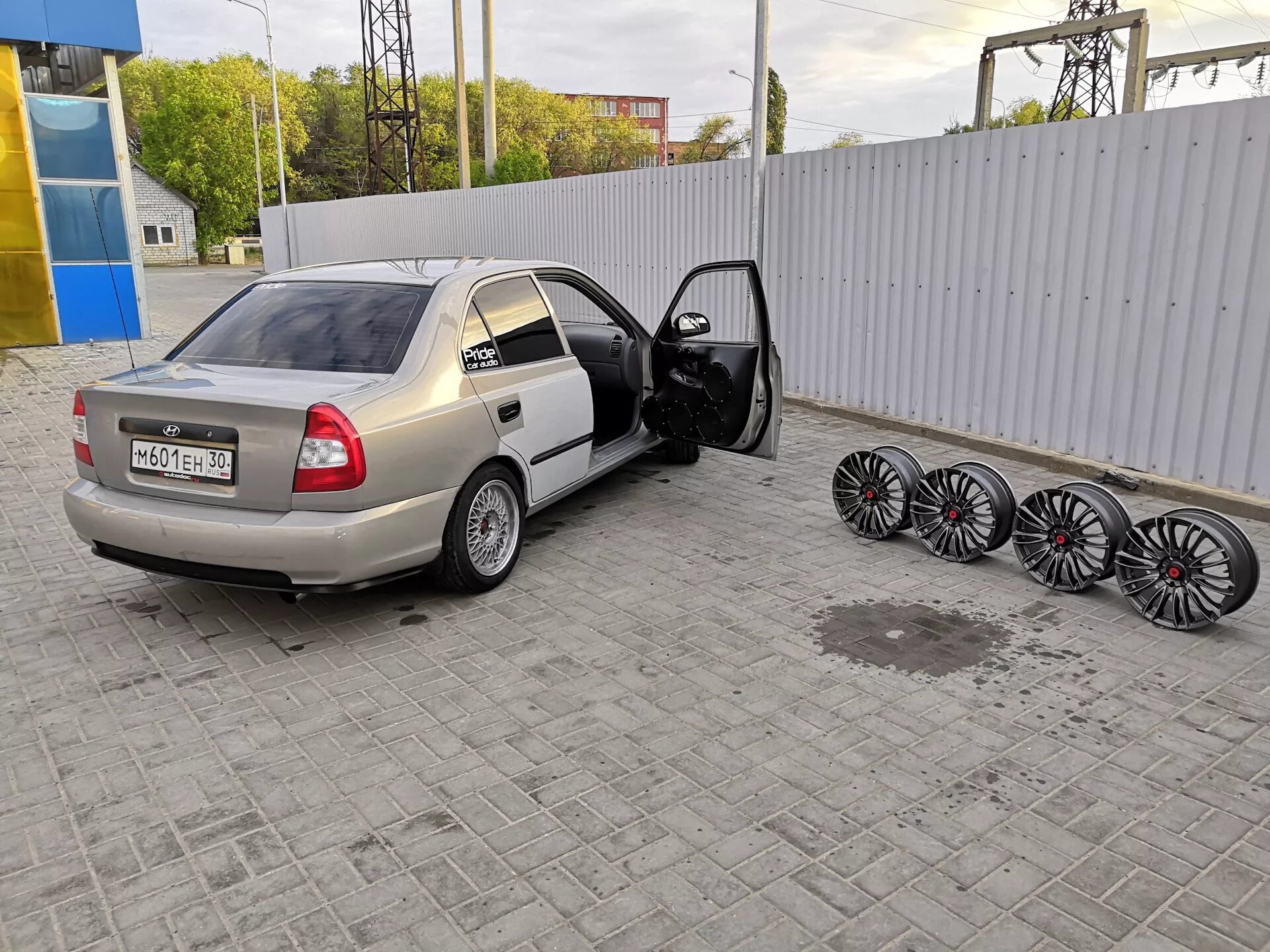 Boosted 105 s wheels. Велосипед vetro. 105 колесо. Traxxas tires 1. Золотой обод.