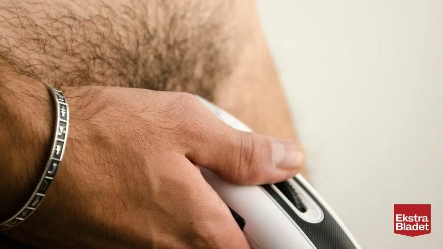 Побрить пах перед операцией мужчине. Рисунки на лобковые волосы у мужчин. Фото мужского паха в зеркале.