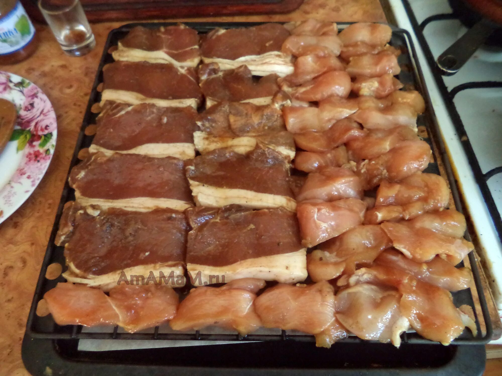 вяленый свиной карбонат. сушилки для чипсов из мясных. сушеная курица. сушеное мясо в упаковке. чипсы из свинины в духовке.