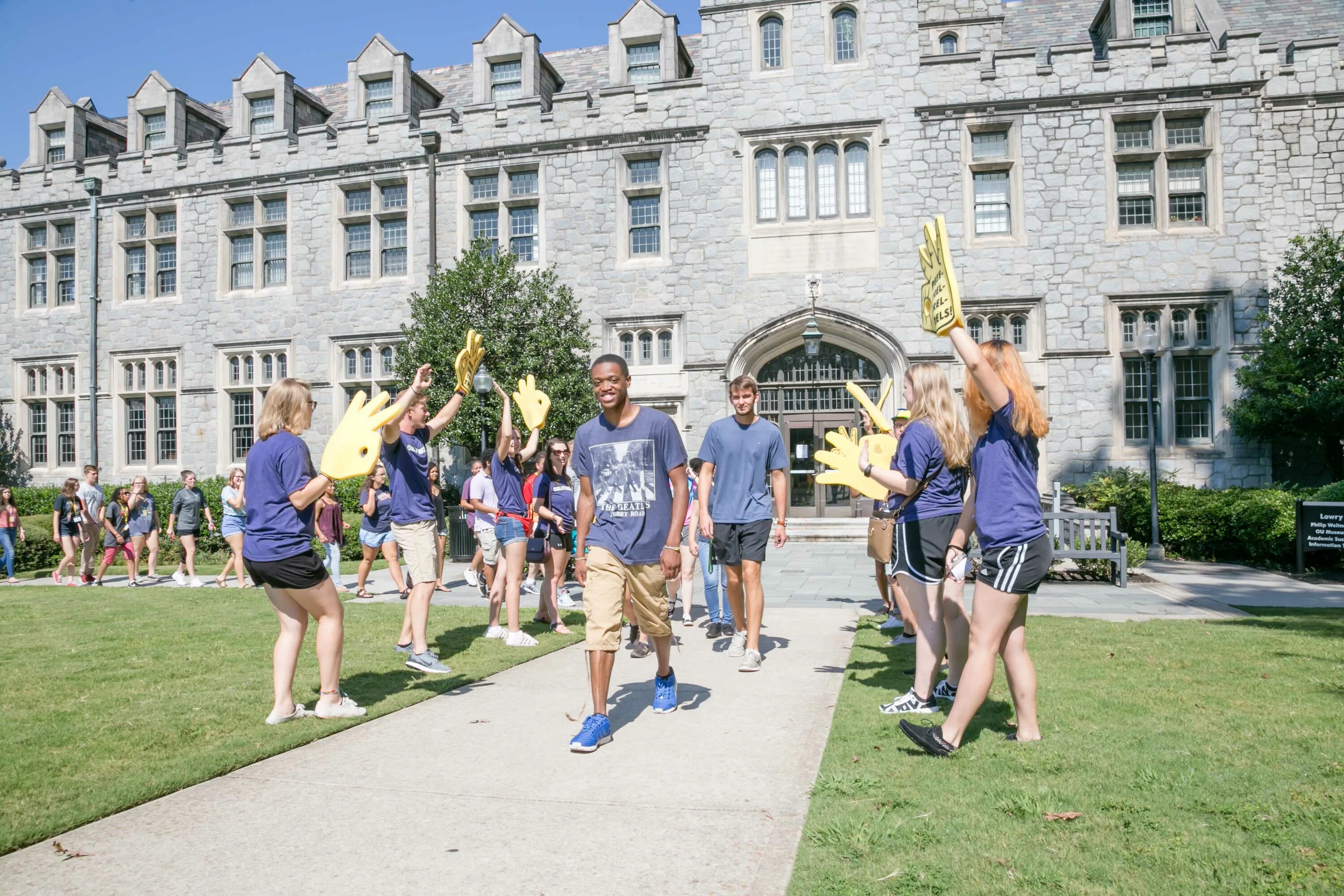 Английский sporting 3. Oglethorpe University. Чак кампус. Английский спортивный университет. Кампус для детей.