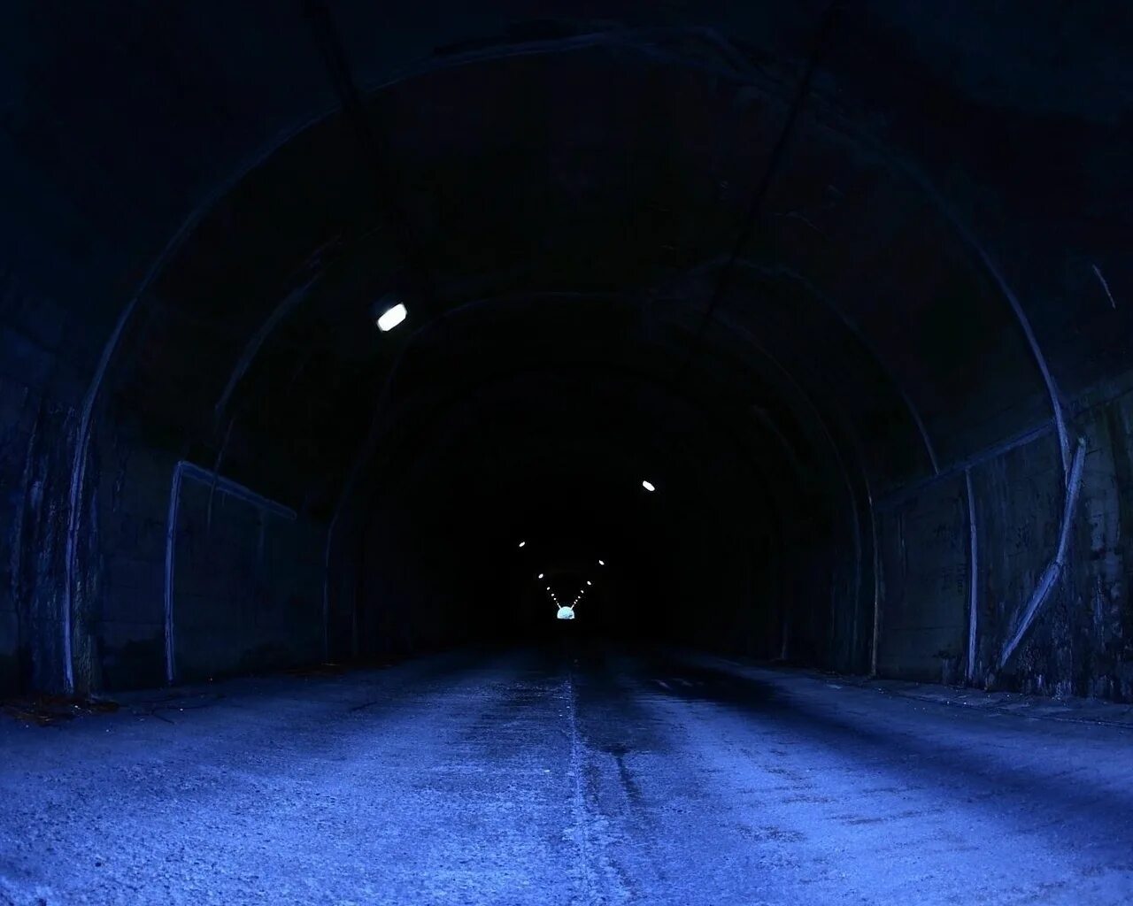 Страшный туннель. Узкий тоннель. Тоннель или туннель. Тунель или тоннель туннель. Туннель сюэшань тайвань.