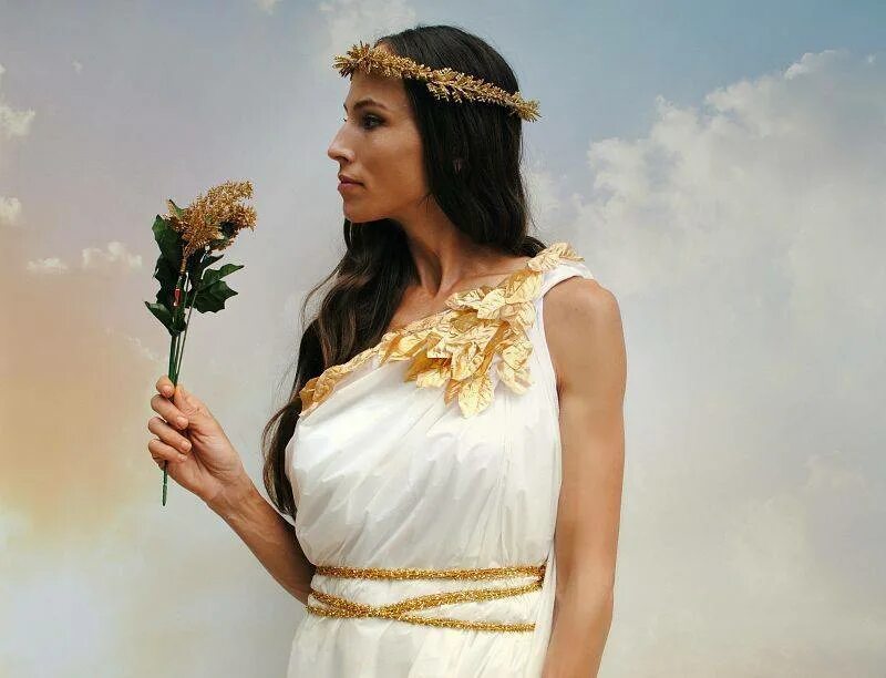 Красивая на греческом. Хитон Богини Афины. Греческий образ девушки. Платье греческой Богини. Образ греческой Богини.