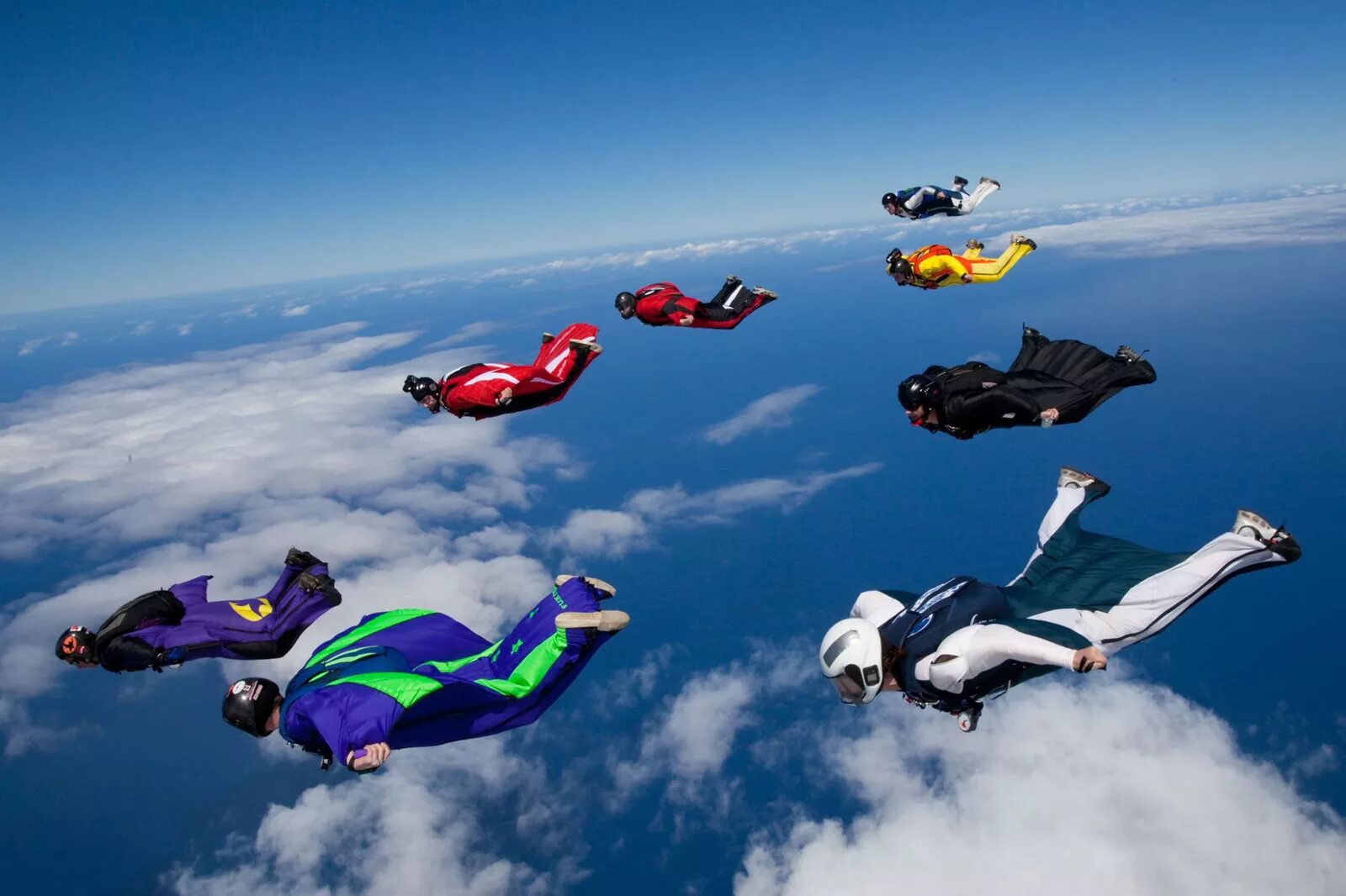 Wingsuit fly. Вингсьют 3в. Парашютный спорт России вингсьют. Вингсьют прыжок. Вингсьют полет.