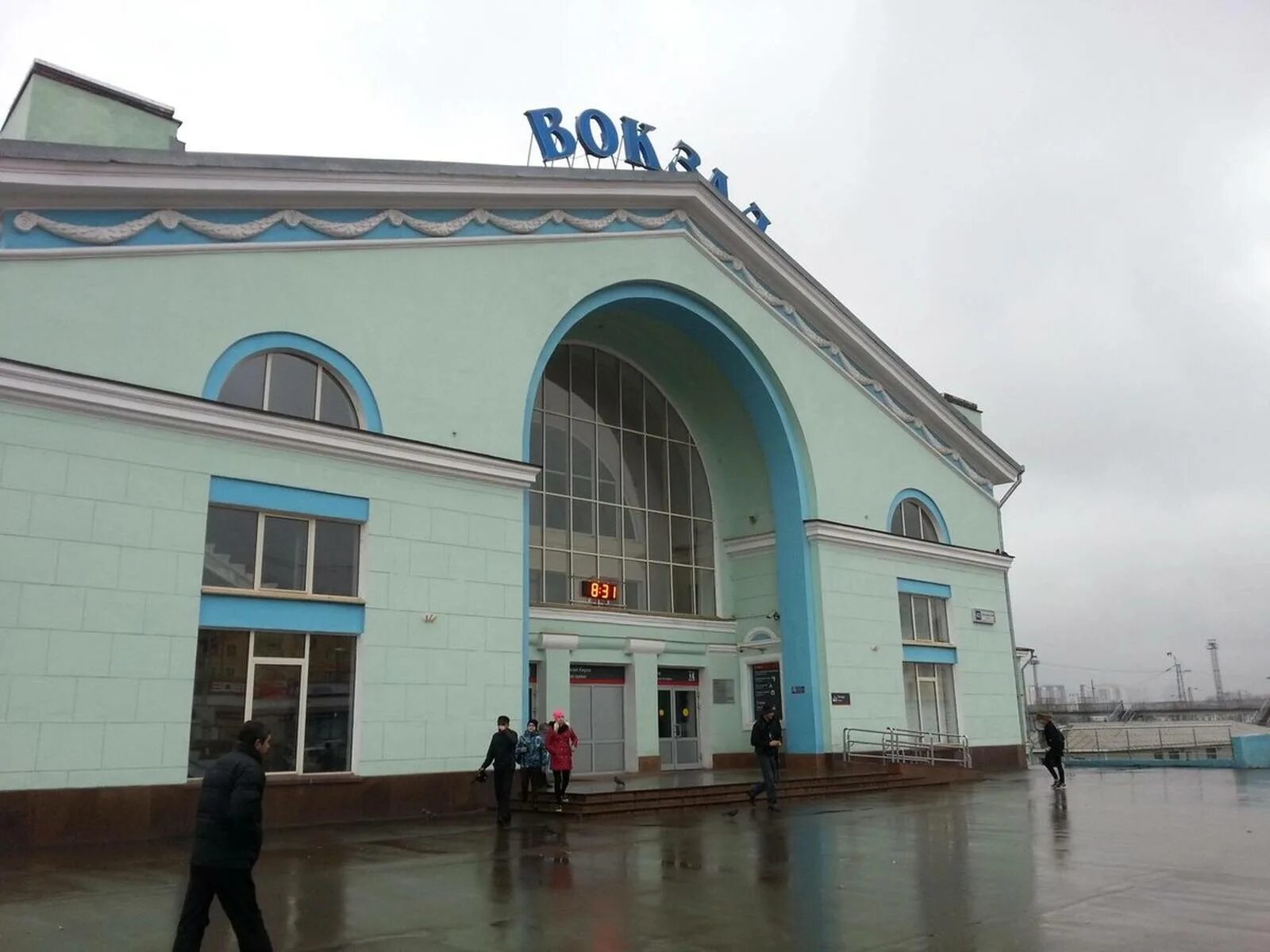 Город киров вокзал. Киров жд вокзал номер телефона. Киров вокзал. Киров вокзал внутри. Киров жд вокзал номер телефона.
